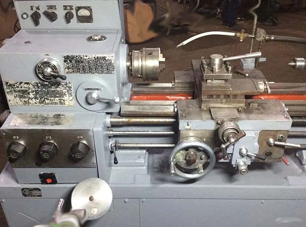 Фото токарно-гвинторізного верстата УТ16В Фото токарно-гвинторізного верстата УТ16В